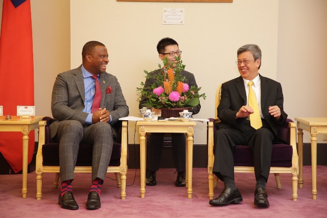 Hon. Mark Brantley, Minister of Foreign Affairs in St. Kitts and Nevis (left) and Dr. Chen Chien-jen, Vice-President of the Republic of China (Taiwan) (right) share a light moment during a courtesy visit in Taiwan on July 22, 2017